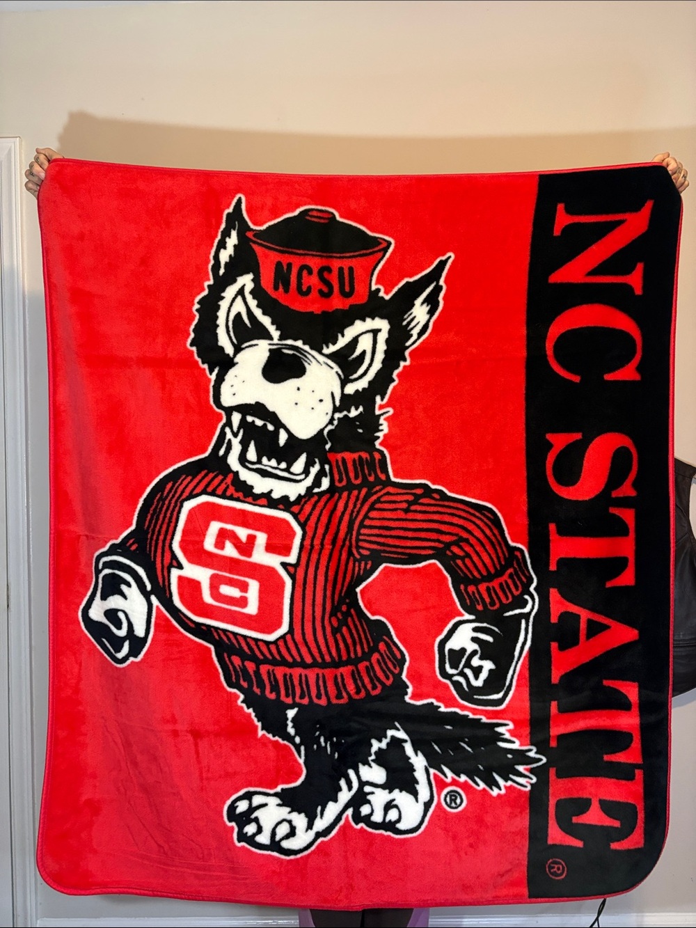 NC State Wolfpack Mascot Throw Blanket Dorm Decor Collegiate North Carolina Univ